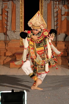 Gunung Sari: Baris dance